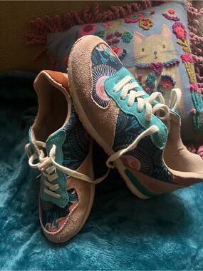 inkkas Teal and Tan Patterned Women's Lace-Up Sneakers Size 9 Pre-owned